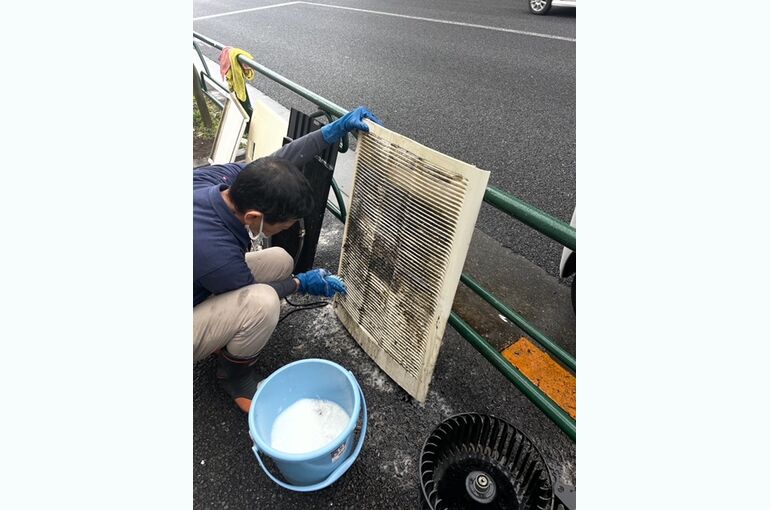 2023年1月　幸来ラーメンエアコン分解洗浄・換気扇　藤ビル⑰
