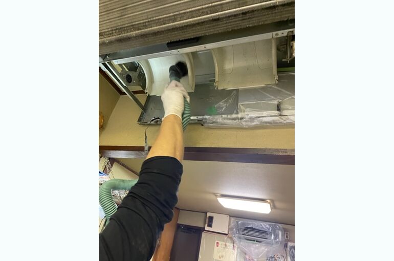 2023年3月　カミヤもつ焼き店エアコン分解洗浄⑦